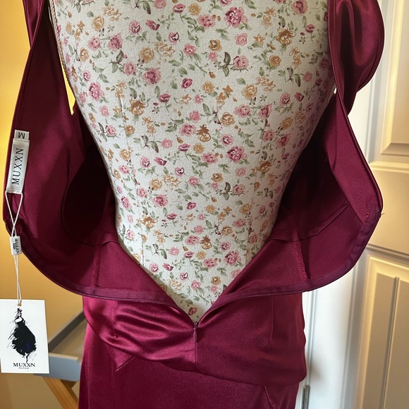 Burgundy elegant mermaid evening dress. - Picture 3 of 6